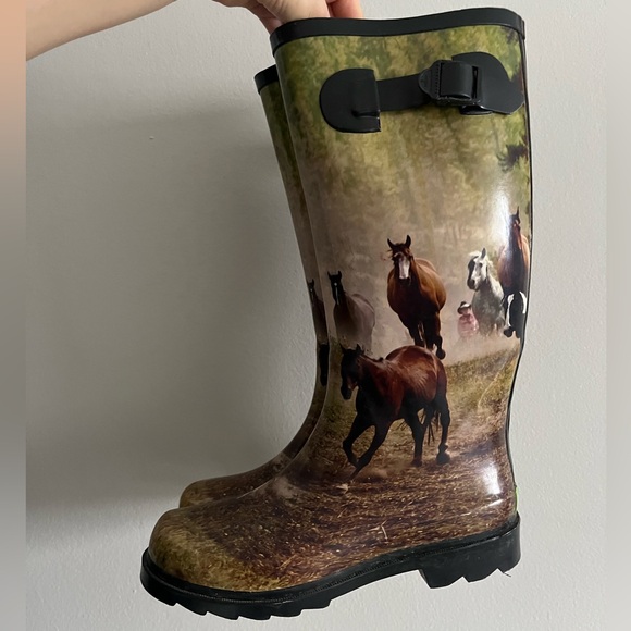 Rare Horse Print Rain Boots size 6 women branded Itasca - Picture 3 of 7
